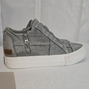 Blowfish Malibu Womens Gray Mamba Platform Sneaker.

Tap to zoom